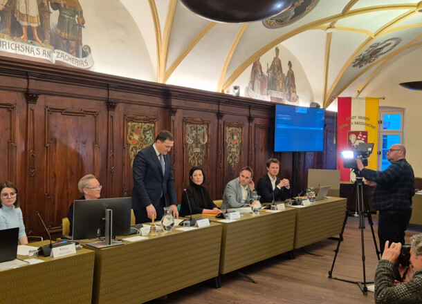 Erste Sitzung des neugewählten Gemeinderates: Wahl des Bürgermeisters und der Gemeinderäte bestätigt