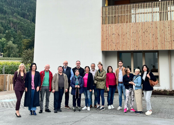 Arbeitsgruppe „Familie und Soziales“ der Gemeinde Brixen besucht das Seniorenzentrum “Ella” - Einblick in eine neue Qualität der Seniorenbetreuung