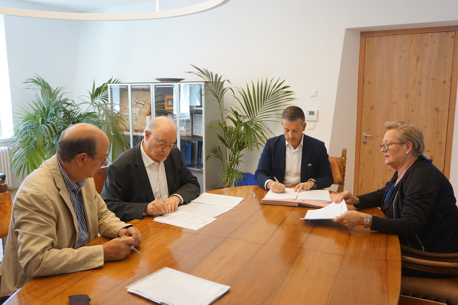 Gemeinde, Diözese und Hofburg unterzeichnen Vereinbarung zur Führung des Hofburggartens