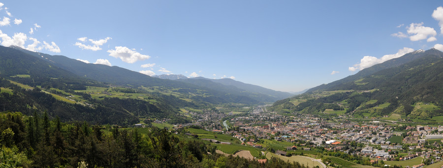 Nuova fermata del bus, area di inversione e parcheggio pubblico per Millan-via Platsch