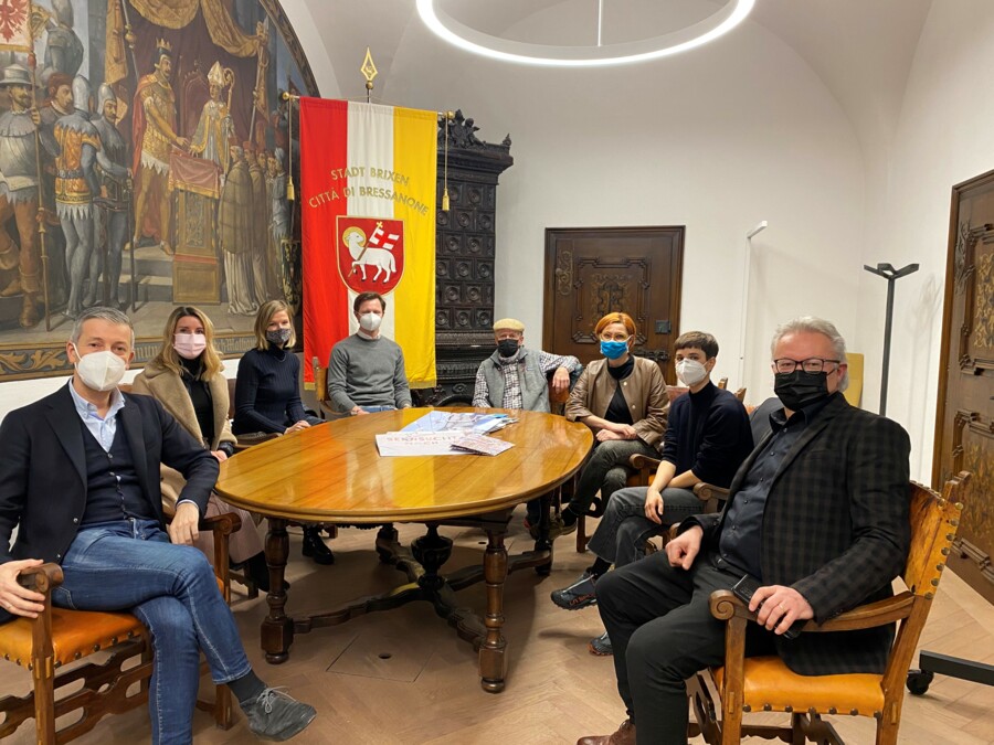 Förderaktion: Stadtrat genehmigt Kunstankäufe - Brixen kauft Werke für die gemeindeeigene Sammlung moderner Kunst