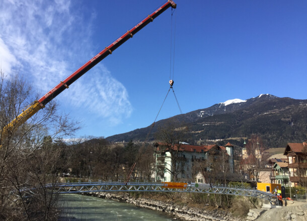Brixen-Unterdrittel: Brücke für Kabelleitungen