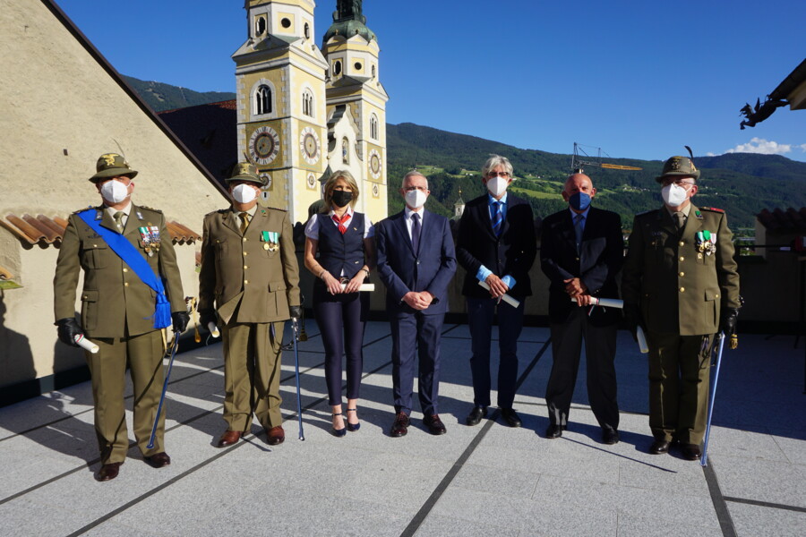 Feierliche Übergabe der Ehrenzeichen für Verdienste um die Republik Italien