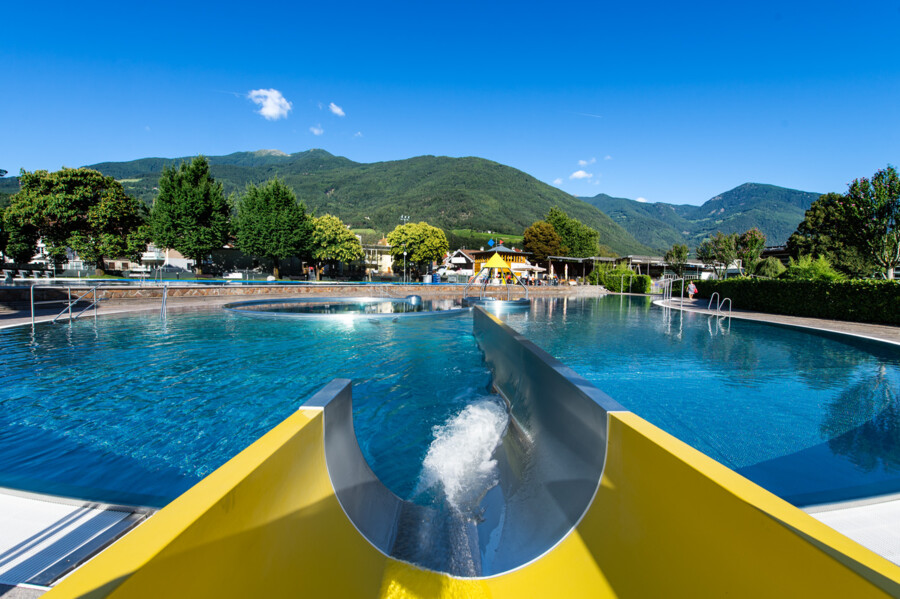 Brixen: In der Acquarena beginnt der Sommer:  Das Freibad öffnet am 28. Mai