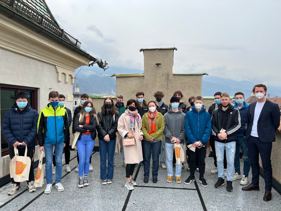 Schüler der WFO besuchen die Gemeinde