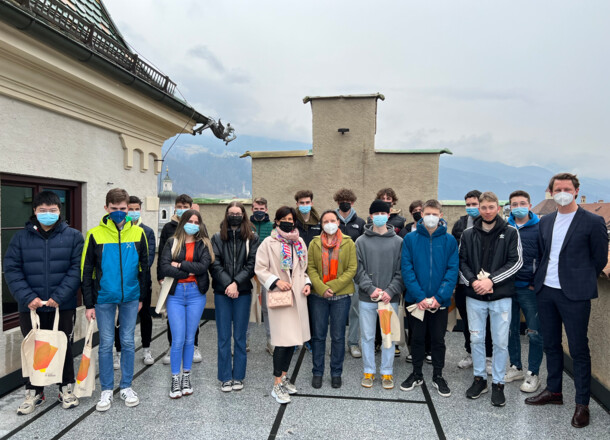 Schüler der WFO besuchen die Gemeinde