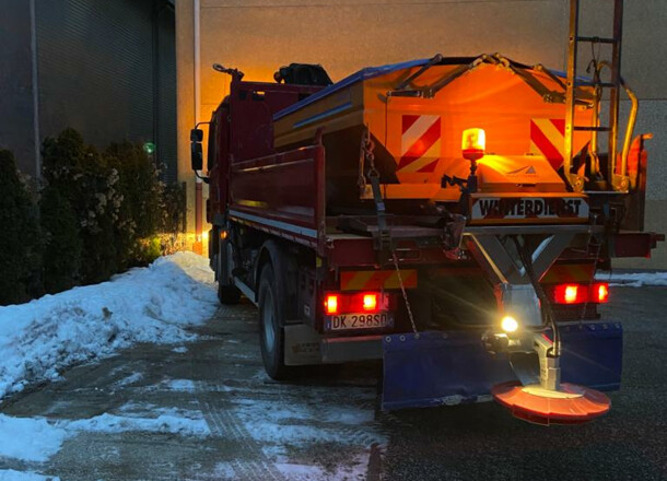 Vorsicht auf eisglatten Wegen