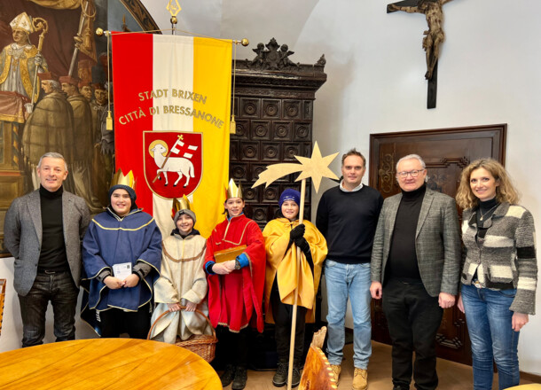 Cantori della stella in visita in Municipio