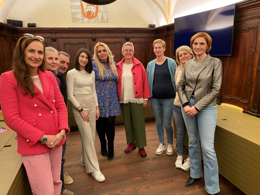 Brixens Politikerinnen sensibilisieren gemeinsam am EQUAL PAY DAY 
