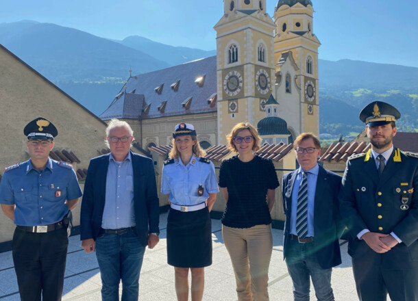 Gemeinde initiiert Treffen der Sicherheitskräfte zum Thema „Sicherheit von Frauen in Brixen“