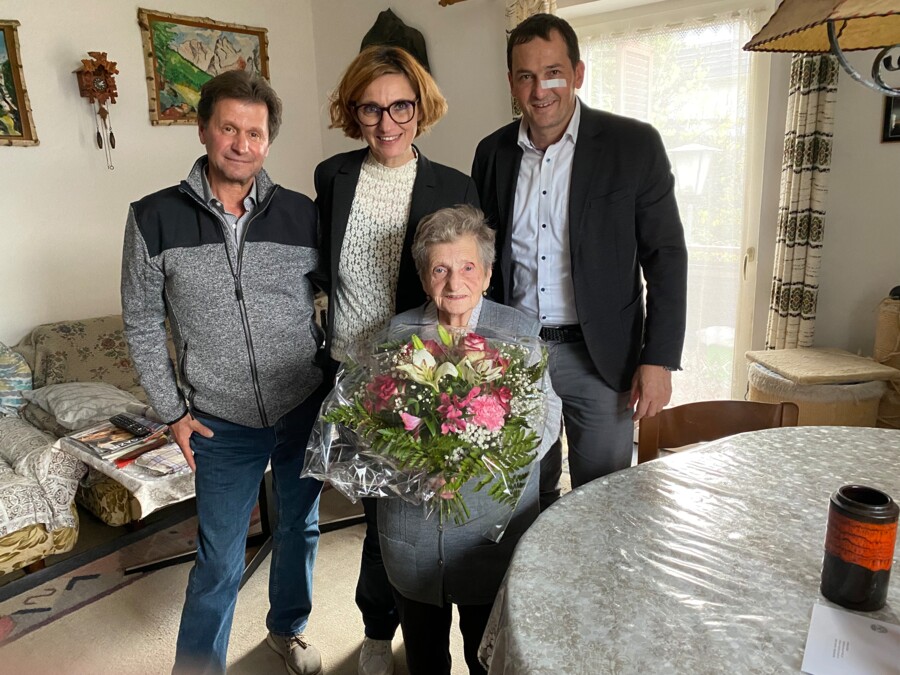 Glückwünsche zum 100. Geburtstag für Frau Maria Posch